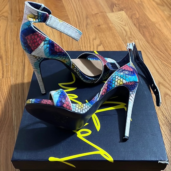 London Trash multi colored heels - Picture 3 of 3